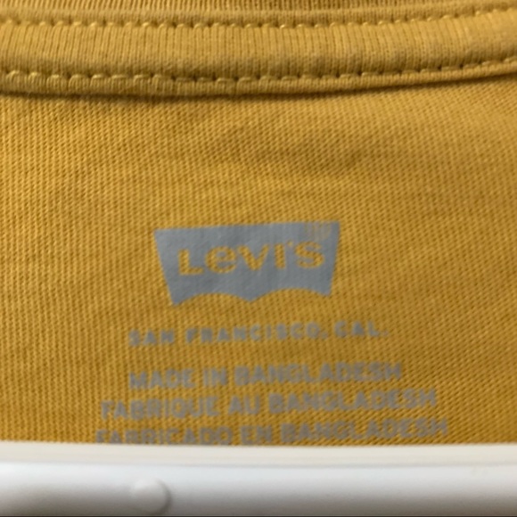 Vintage Levi’s Tee - Picture 5 of 6